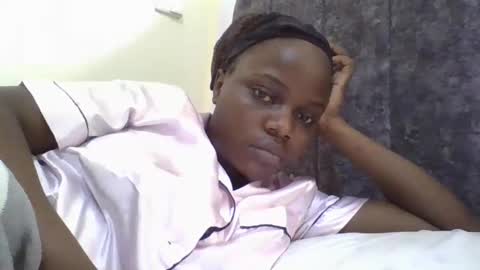 Snapshot of ebony_tasha chatting on May 2, 6:07 am tasha online show from May 2, 6:07 am