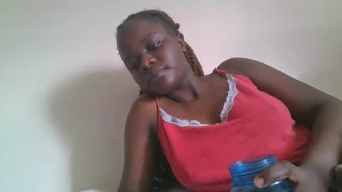 Snapshot of ebony_tasha chatting on May 4, 5:36 am tasha online show from May 4, 5:36 am
