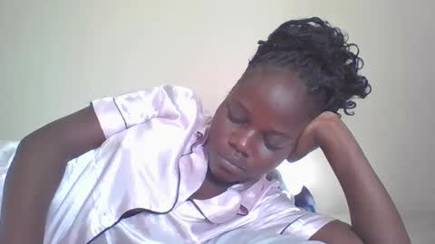 Snapshot of ebony_tasha chatting on May 16, 5:15 am tasha online show from May 16, 5:15 am
