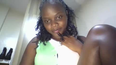 Snapshot of ebony_tasha chatting on May 22, 5:18 pm tasha online show from May 22, 5:18 pm