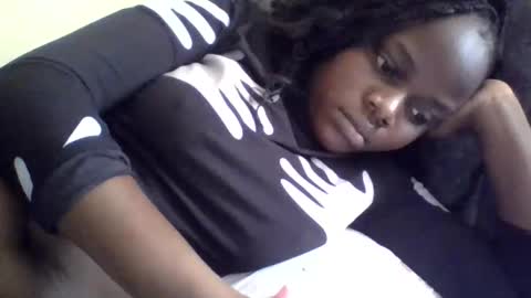 Snapshot of ebony_tasha chatting on May 25, 5:35 am tasha online show from May 25, 5:35 am