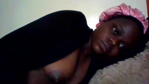 Snapshot of ebony_tasha chatting on June 7, 7:56 am tasha online show from June 7, 7:56 am