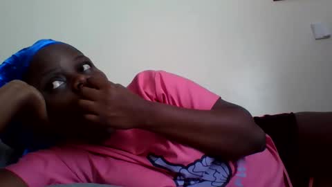 Snapshot of ebony_tasha chatting on June 10, 8:02 am tasha online show from June 10, 8:02 am
