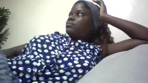Snapshot of ebony_tasha chatting on July 5, 4:25 pm tasha online show from July 5, 4:25 pm