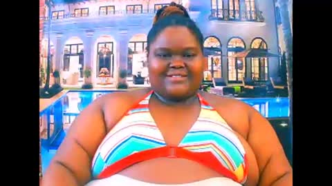 Snapshot of ebonyhotbuns4u2luv chatting on April 27, 5:16 am ebonyhotbuns4u2luv online show from April 27, 5:16 am