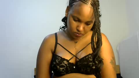 Snapshot of ebonyluna229320 chatting on August 8, 5:31 am i am clara online show from August 8, 5:31 am