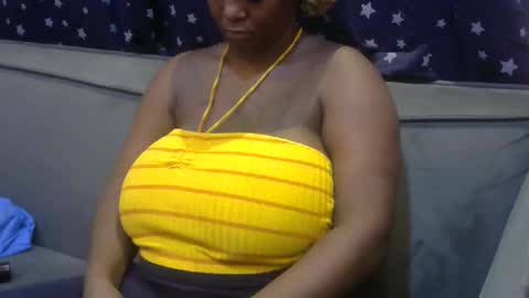 Snapshot of ebonymayahh chatting on April 17, 7:44 am ebonymayahh online show from April 17, 7:44 am