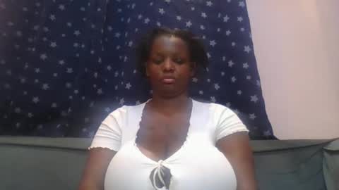 Snapshot of ebonymayahh chatting on May 6, 7:35 am ebonymayahh online show from May 6, 7:35 am