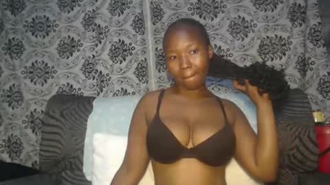 Snapshot of ebonymilf1 chatting on December 14, 12:05 am Tee online show from December 14, 12:05 am