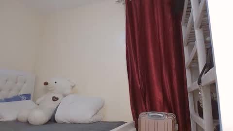 Snapshot of ebonyqueen_11 chatting on June 7, 11:58 am Ebonyqueen online show from June 7, 11:58 am