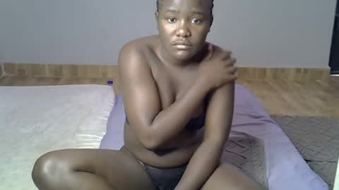 Snapshot of ebonyrapunzelle chatting on June 23, 8:12 am ebonyrapunzelle online show from June 23, 8:12 am