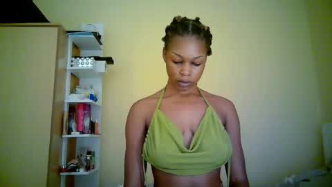 Snapshot of ebonytanqueen chatting on May 14, 1:23 am ebonytanqueen online show from May 14, 1:23 am