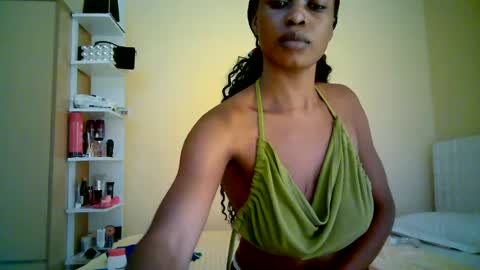 Snapshot of ebonytanqueen chatting on June 15, 3:42 am ebonytanqueen online show from June 15, 3:42 am