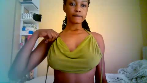 Snapshot of ebonytanqueen chatting on July 12, 10:34 pm ebonytanqueen online show from July 12, 10:34 pm