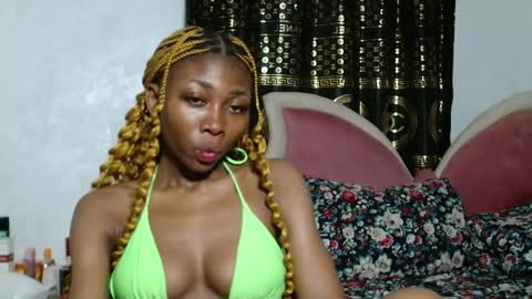 Snapshot of ebonyxxbabe chatting on June 8, 12:03 am ebonyxxbabe online show from June 8, 12:03 am