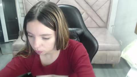 Snapshot of eco_deluna_v chatting on February 19, 1:18 pm Hi Stream 800am to 200pm online show from February 19, 1:18 pm