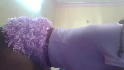 Snapshot of edakiss chatting on May 23, 7:35 am edakiss online show from May 23, 7:35 am