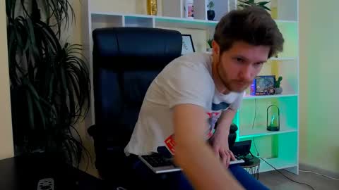 Snapshot of eddie_baker chatting on May 7, 8:47 pm eddie_baker online show from May 7, 8:47 pm
