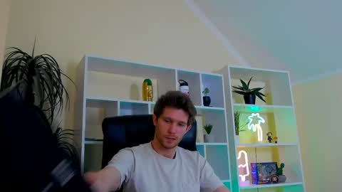 Snapshot of eddie_baker chatting on May 12, 12:35 pm eddie_baker online show from May 12, 12:35 pm