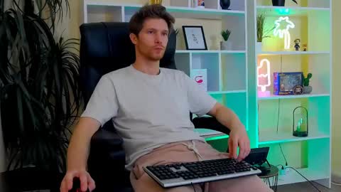 Snapshot of eddie_baker chatting on May 13, 8:27 pm eddie_baker online show from May 13, 8:27 pm