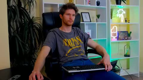 Snapshot of eddie_baker chatting on May 18, 8:36 pm eddie_baker online show from May 18, 8:36 pm