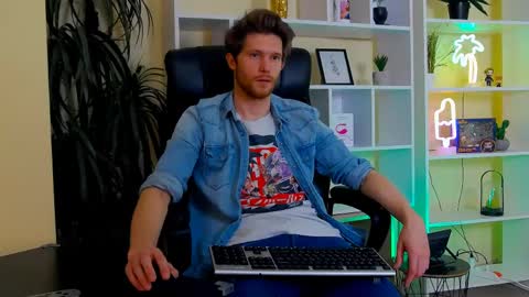 Snapshot of eddie_baker chatting on May 22, 10:15 pm eddie_baker online show from May 22, 10:15 pm