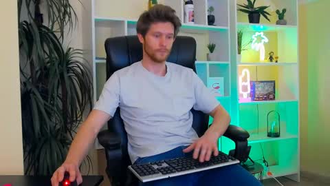 Snapshot of eddie_baker chatting on May 27, 10:12 am eddie_baker online show from May 27, 10:12 am