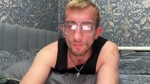 Snapshot of eddy_1994 chatting on July 10, 1:14 pm eddy_1994 online show from July 10, 1:14 pm