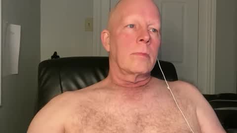 Snapshot of eddygl1968 chatting on December 2, 3:37 am Eddy online show from December 2, 3:37 am
