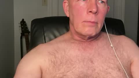 Snapshot of eddygl1968 chatting on December 3, 4:14 am Eddy online show from December 3, 4:14 am