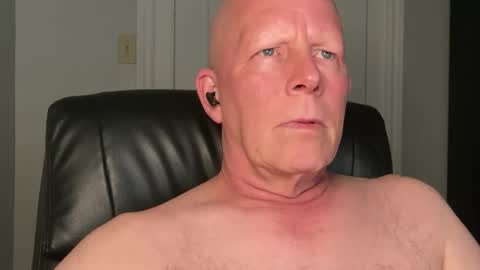 Snapshot of eddygl1968 chatting on October 2, 2:29 am Eddy online show from October 2, 2:29 am