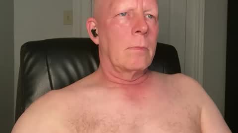 Snapshot of eddygl1968 chatting on October 7, 2:31 am Eddy online show from October 7, 2:31 am
