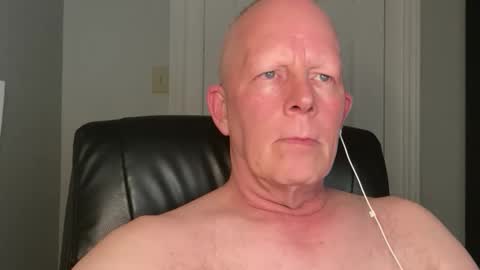 Snapshot of eddygl1968 chatting on October 22, 2:34 am Eddy online show from October 22, 2:34 am