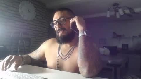 Snapshot of edgarram83 chatting on November 7, 5:18 am edgarram83 online show from November 7, 5:18 am