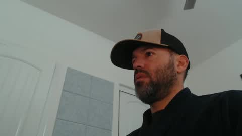 Snapshot of edge_masters chatting on December 30, 4:40 pm EdgeM online show from December 30, 4:40 pm