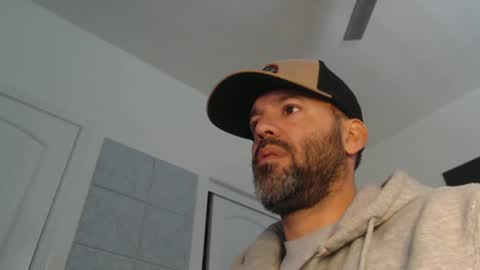 Snapshot of edge_masters chatting on January 1, 7:43 pm EdgeM online show from January 1, 7:43 pm