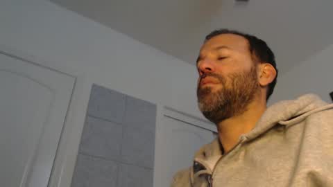 Snapshot of edge_masters chatting on January 30, 12:29 am EdgeM online show from January 30, 12:29 am