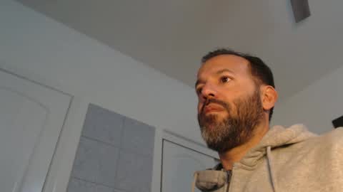 Snapshot of edge_masters chatting on February 12, 12:37 am EdgeM online show from February 12, 12:37 am