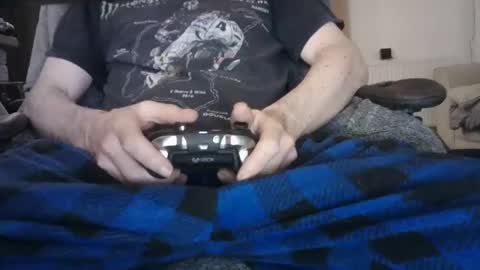 Snapshot of edged_biker chatting on February 20, 6:57 pm edged biker online show from February 20, 6:57 pm