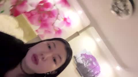 Eri online show from April 20, 7:04 pm