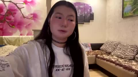 Snapshot of edinabluett chatting on April 28, 9:09 pm Eri online show from April 28, 9:09 pm