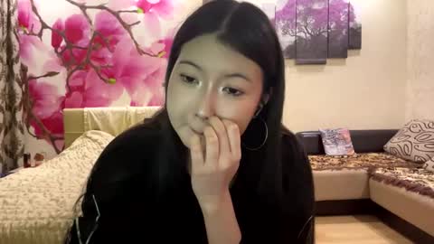 Snapshot of edinabluett chatting on April 29, 9:32 pm Eri online show from April 29, 9:32 pm
