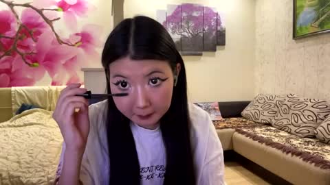 Snapshot of edinabluett chatting on April 30, 10:14 pm Eri online show from April 30, 10:14 pm