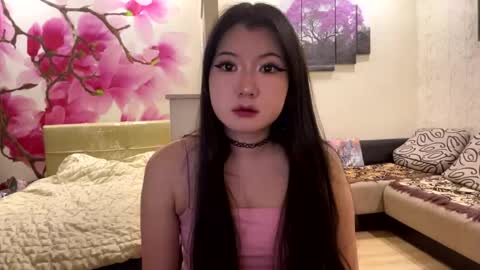 Snapshot of edinabluett chatting on May 4, 10:17 pm Eri online show from May 4, 10:17 pm