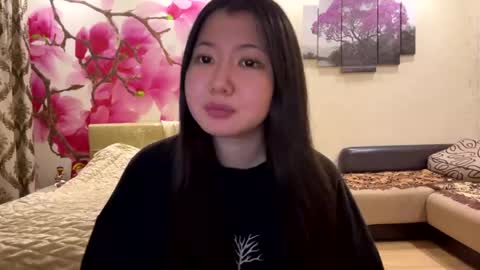 Snapshot of edinabluett chatting on May 17, 6:04 pm Eri online show from May 17, 6:04 pm