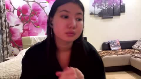 Snapshot of edinabluett chatting on May 30, 6:16 pm Eri online show from May 30, 6:16 pm