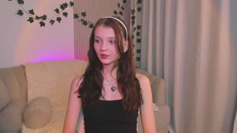 Snapshot of edithgalpin chatting on February 1, 4:03 am Lisa online show from February 1, 4:03 am