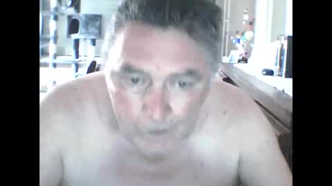 Snapshot of edje59a chatting on April 23, 6:25 am Eddy online show from April 23, 6:25 am