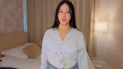 Reina online show from March 24, 5:01 am