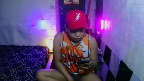 Snapshot of edrianburca052 chatting on October 24, 10:22 am urasian chub online show from October 24, 10:22 am